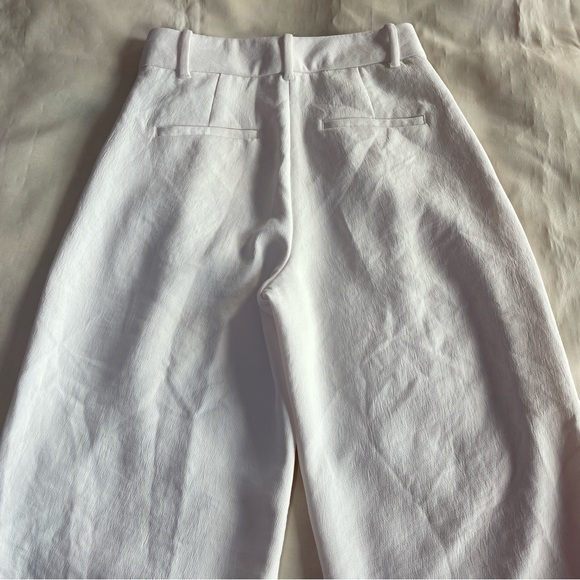 Aritzia- The Effortless Pants Cropped Crepette Light Birch Size 2 Wide Leg - Picture 6 of 9